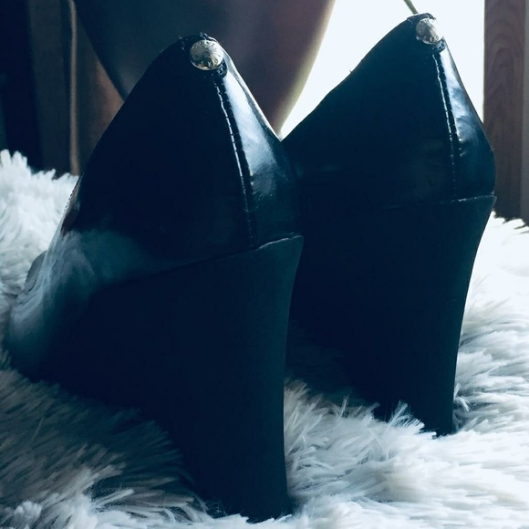 SOLD DNB Michael Kors Black Wedges - Picture 4 of 7